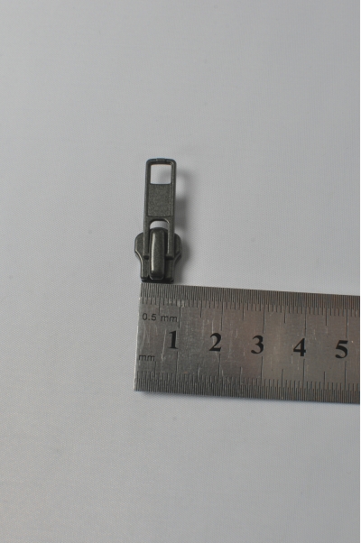 ZIP099   煙槍色金屬拉鏈頭  正面照